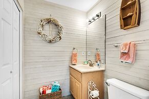 Life's A Beach 3 Bedroom Townhouse by RedAwning