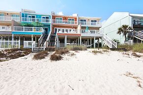 Life's A Beach 3 Bedroom Townhouse by RedAwning