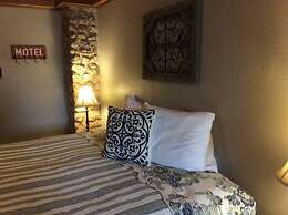 The Leakey Inn by CMD