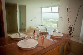 Shangri La Penthouses by Cheap Getaway