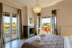 Villa Maxim with Private Pool & Tennis Court