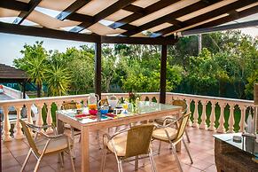 Villa Maxim with Private Pool & Tennis Court