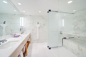 Real Select at the Ritz Carlton Residences, Waikiki Beach