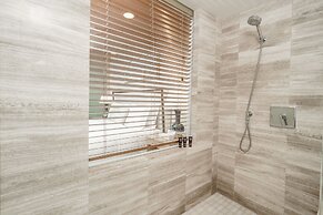 Real Select at the Ritz Carlton Residences, Waikiki Beach