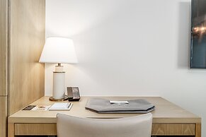 Real Select at the Ritz Carlton Residences, Waikiki Beach