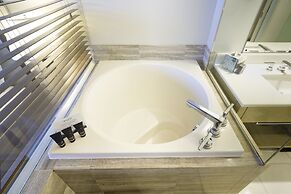 Real Select at the Ritz Carlton Residences, Waikiki Beach