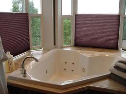 Alaska Sundance Retreat B&B