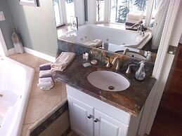 Alaska Sundance Retreat B&B