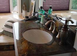 Alaska Sundance Retreat B&B