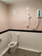 Pirom Lake And Resort