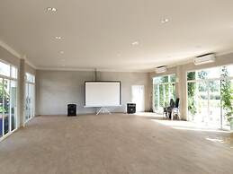 Pirom Lake And Resort