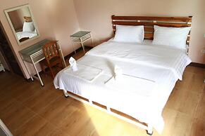 Pirom Lake And Resort