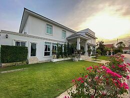 Villa Amphawa