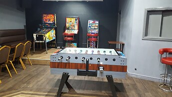 The Bear on the Square