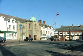 The Bear on the Square