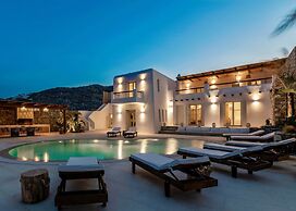 Villa Veneta at Ornos Sea View