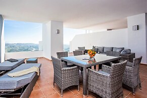 Spectacular Golf, Sea and Mountain Views BT65