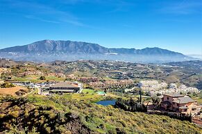 Spectacular Golf, Sea and Mountain Views BT65