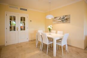 Luxurious and Spacious, 3 bedroom apartment ZA16