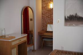 Leiden Homestay & Cafe