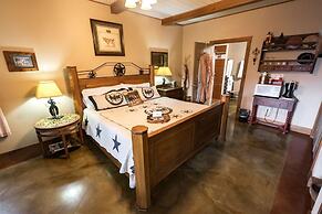 Equinox Inn at Canyon Lake