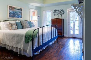 Equinox Inn at Canyon Lake