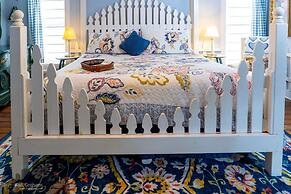 Equinox Inn at Canyon Lake