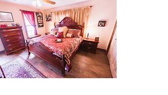 Equinox Inn at Canyon Lake