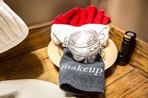 Equinox Inn at Canyon Lake