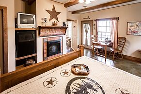 Equinox Inn at Canyon Lake