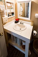 Equinox Inn at Canyon Lake