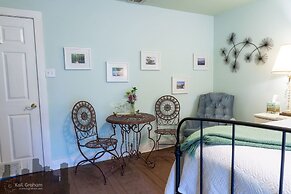 Equinox Inn at Canyon Lake