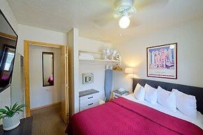 Thunderbird Lodge