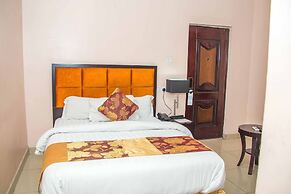 Royal Crest Hotel & Suites