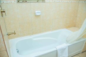 Royal Crest Hotel & Suites