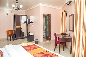 Royal Crest Hotel & Suites