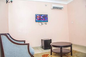 Royal Crest Hotel & Suites