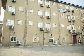 Royal Crest Hotel & Suites