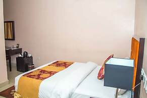Royal Crest Hotel & Suites