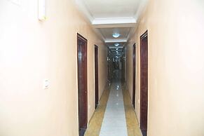 Royal Crest Hotel & Suites