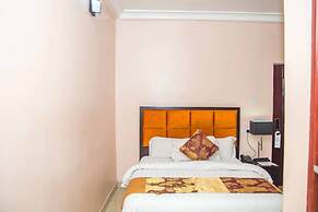 Royal Crest Hotel & Suites