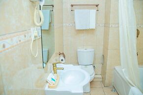Royal Crest Hotel & Suites