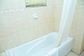 Royal Crest Hotel & Suites