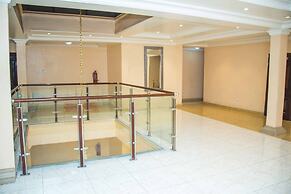 Royal Crest Hotel & Suites