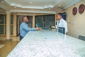 Royal Crest Hotel & Suites