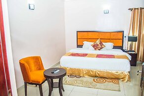 Royal Crest Hotel & Suites