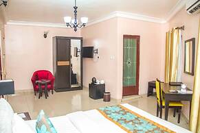 Royal Crest Hotel & Suites