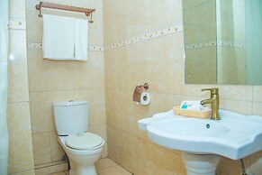 Royal Crest Hotel & Suites