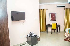 Royal Crest Hotel & Suites