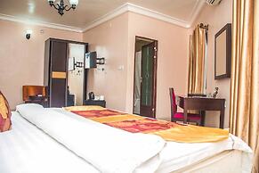 Royal Crest Hotel & Suites